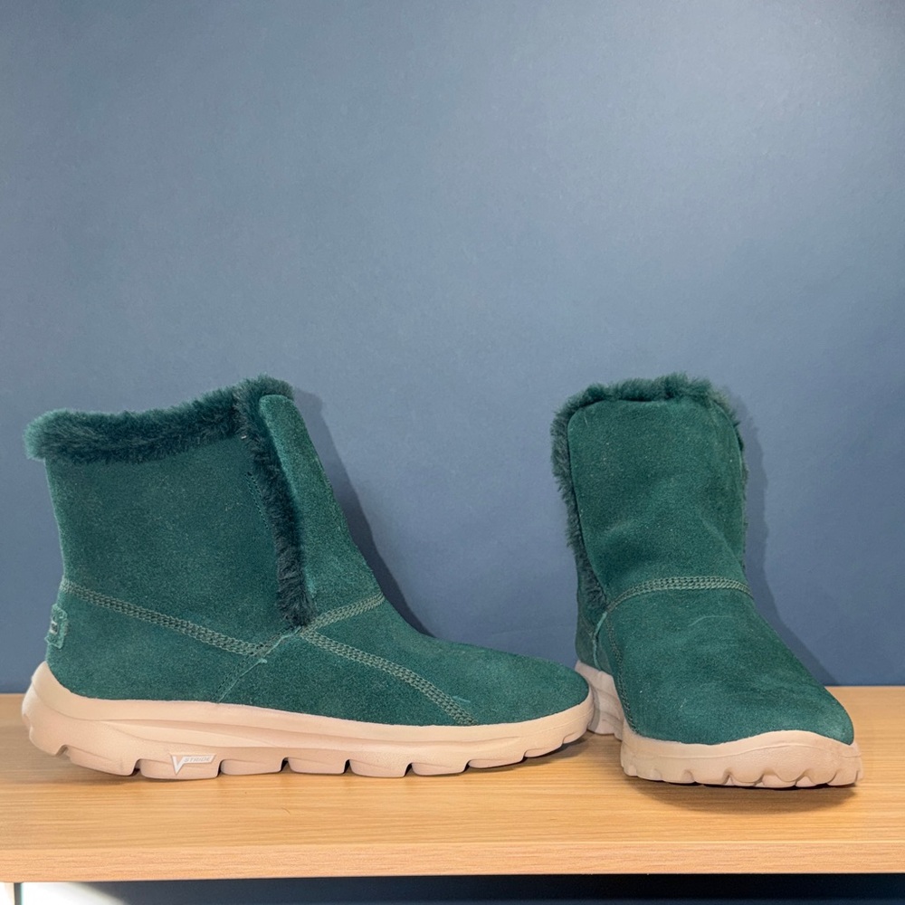 Skechers GogaMat Women's Dark Green Suede & Faux Fur Booties